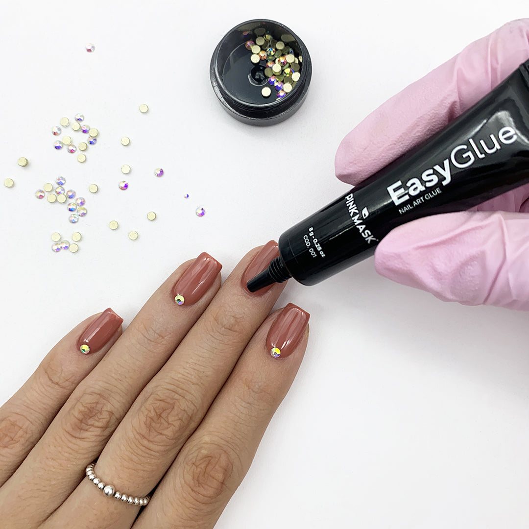 Easy Glue: un must en tu kit de Nail Artist