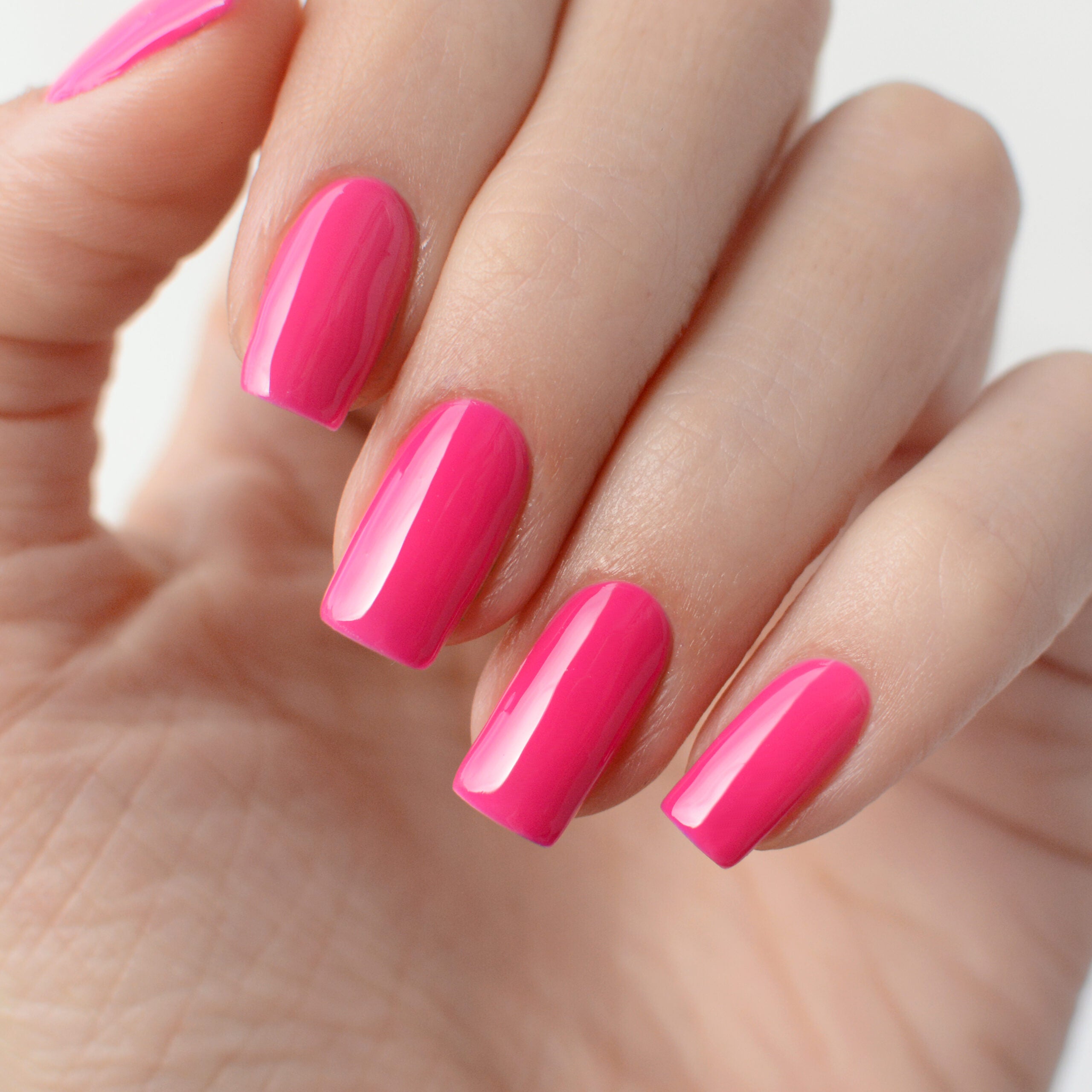 Gel color Crystal Top Coat de Mi Tienda con acabado brillante y transparente para uñas.