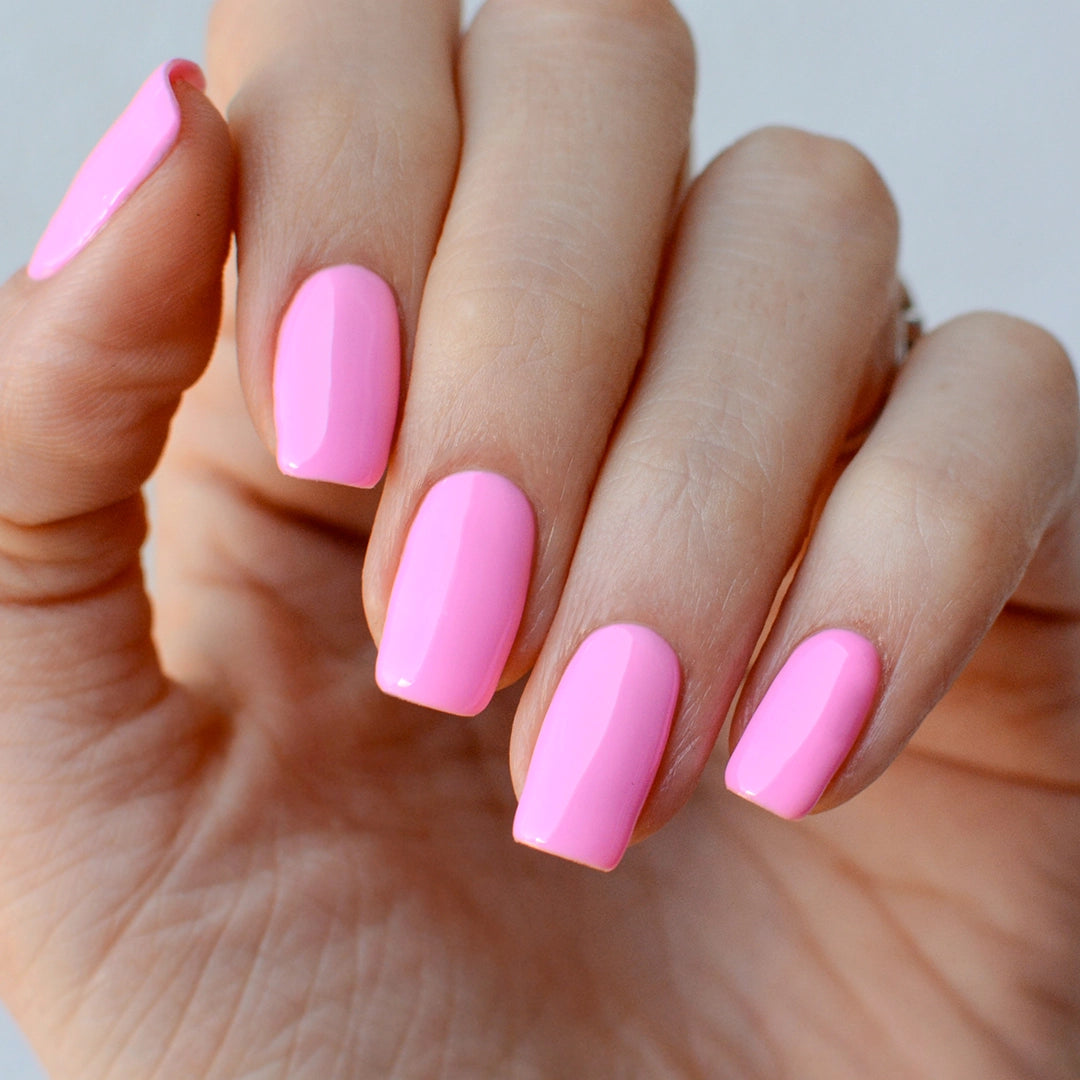Gel de color Girl Power de Mi tienda, esmalte de uñas con tono vibrante y brillante para un estilo atrevido.