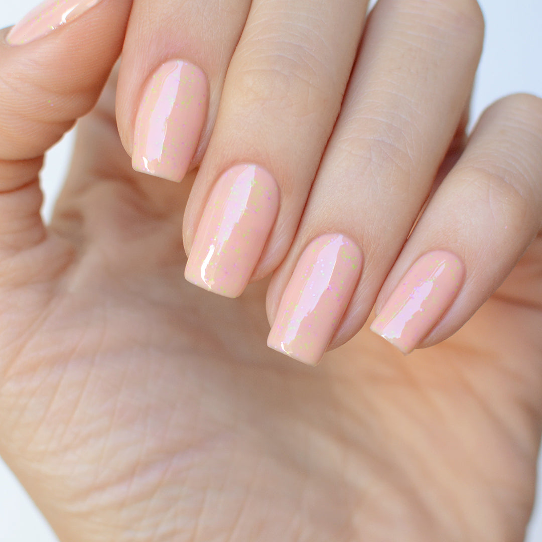 Gel de color LeDania de alta calidad para uñas, en envase con tonos vibrantes y acabado brillante, ideal para nail art.