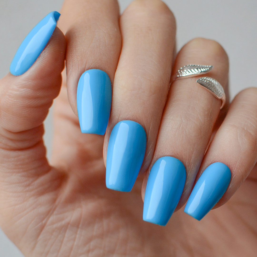 Gel color Sale-a-bration de Mi tienda, frascos de gel para uñas en tonos vibrantes, en envases transparentes con tapa blanca.