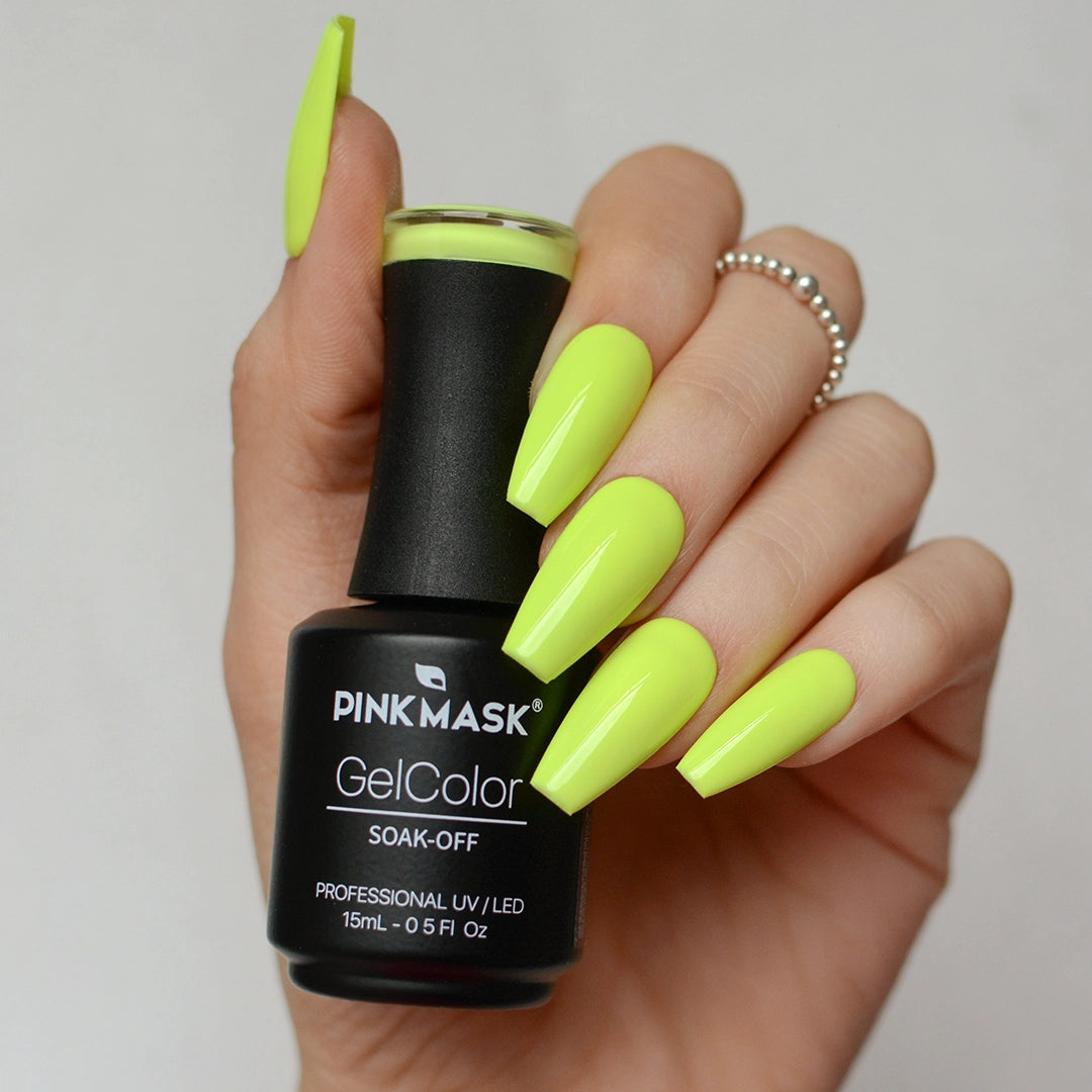Gel color Somebody to Love de Mi tienda, esmalte de uñas en tono vibrante y brillante con acabado liso y uniforme.