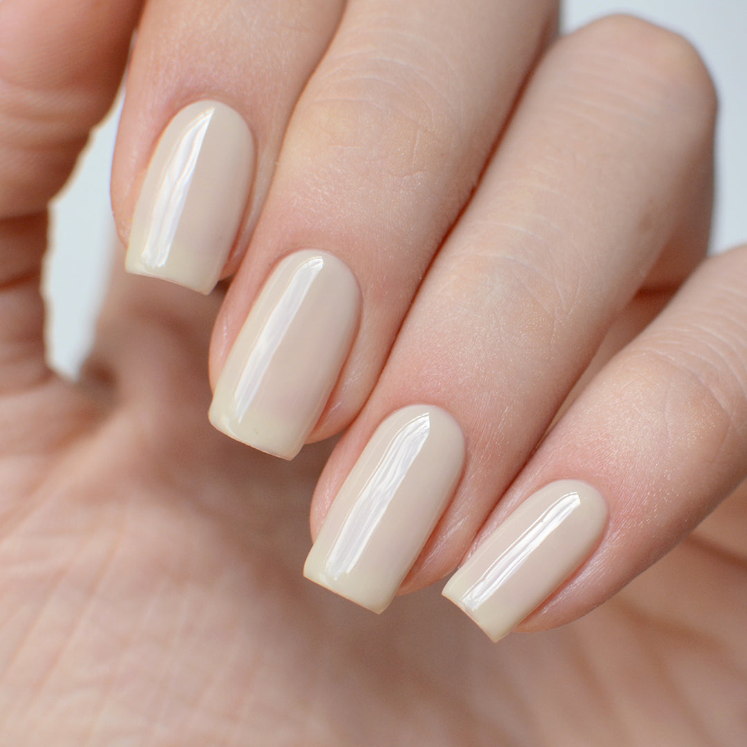 Gel de color Anne de Mi tienda, frasco de gel de uñas en color vibrante con tapa blanca, vista frontal.