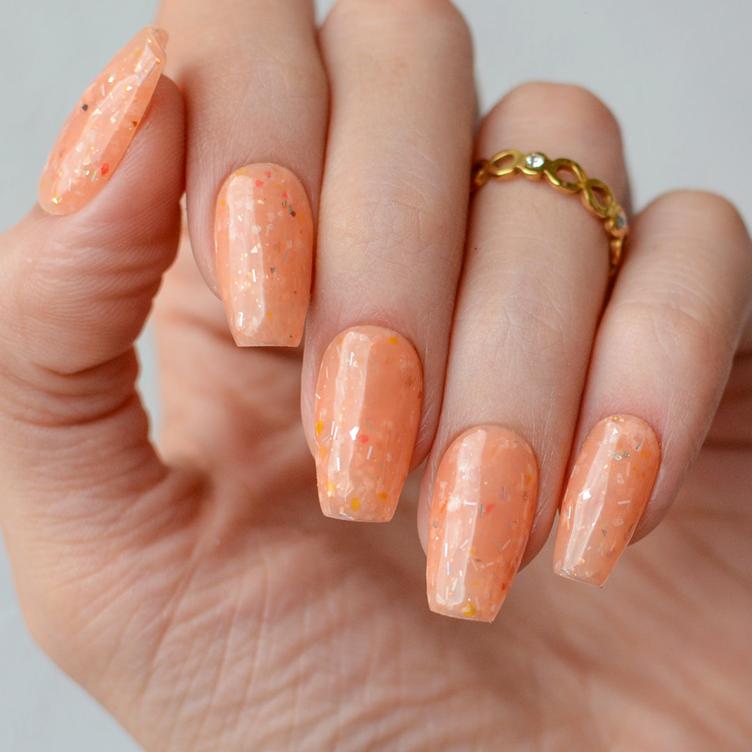 Gel de color Pumpkin de Mi tienda, gel de uñas en tono naranja con acabado brillante y textura suave.