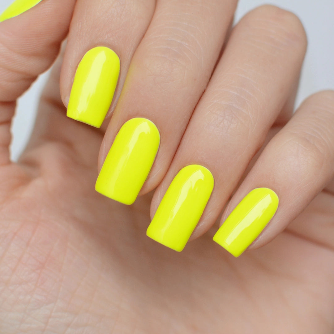 Gel de color Lemon Spark de Mi tienda, gel brillante y vibrante para uñas con acabado luminoso y color amarillo cítrico.
