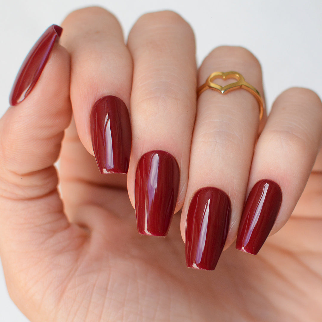 Gel de color Patronum de Mi tienda, esmalte de uñas en tono vibrante con acabado brillante y color intenso.