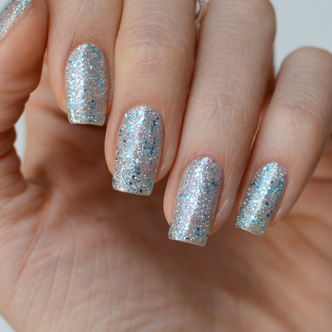 Gel de color Swanky de 7ml de Mi Tienda, frasco con gel de uñas en color vibrante y brillante en la imagen.