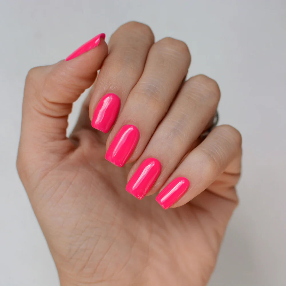 Gel de color Watermelon de Mi tienda, esmalte en gel con acabado brillante y tono jugoso de sandía.